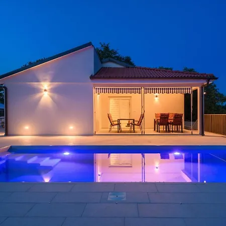 3 Bedroom Amazing In Holiday home Vodnjan
