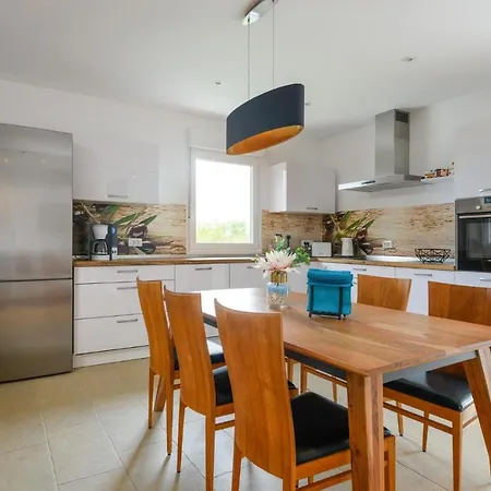 Holiday home 3 Bedroom Amazing In Vodnjan